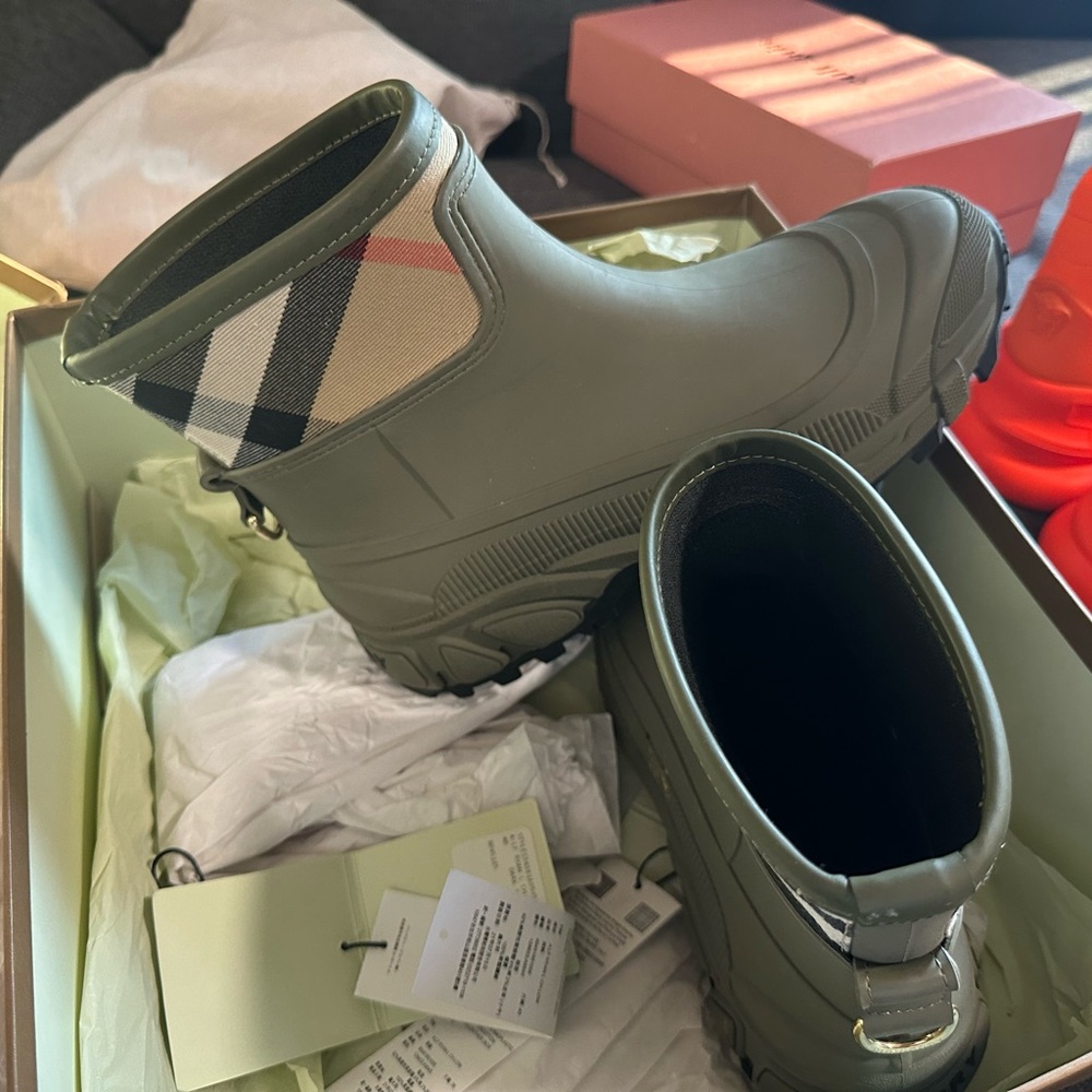 COPY - Burberry Rain boots